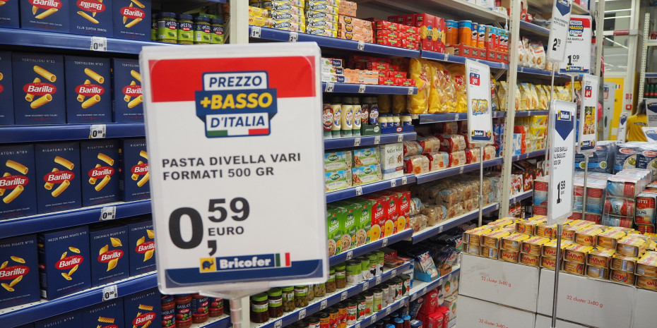 Also unusual in the DIY store: pastries and - naturally Italian - pasta.