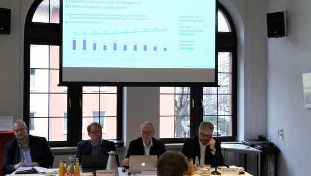 Press conference of BHB, the German DIY industry association (from the left):  BHB press officer Jörn Bruninghold, the spokesman of the board, Ralf Bartsch, his fellow board member, Franz-Peter Tepaß, and BHB managing director Peter Wüst.