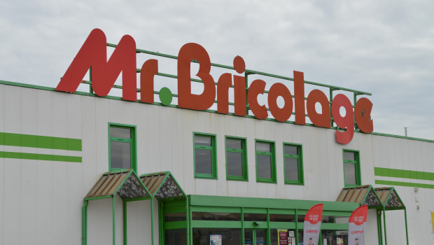 The Mr. Bricolage group has 783 stores in France and 71 stores abroad.