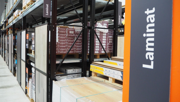 The market conditions for the sale of laminate flooring are challenging.