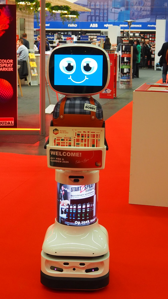 Technical transformation was the theme right from the start: visitors to the trade fair were greeted by Bobby at the entrance.