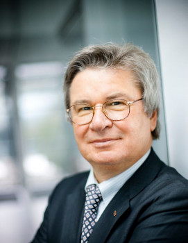 Prof. Klaus Fischer has worked in the DIY industry for over 40 years. Prof. Klaus Fischer has worked in the DIY industry for over 40 years.