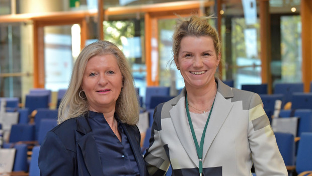 Hornbach even has two female board members: Susanne Jäger (l.) and Karin Dohm.