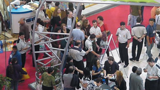 About 400 exhibitors participated in the Bricolage & Expoferragista 2003 fair.