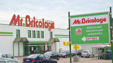Still shopping on the high street