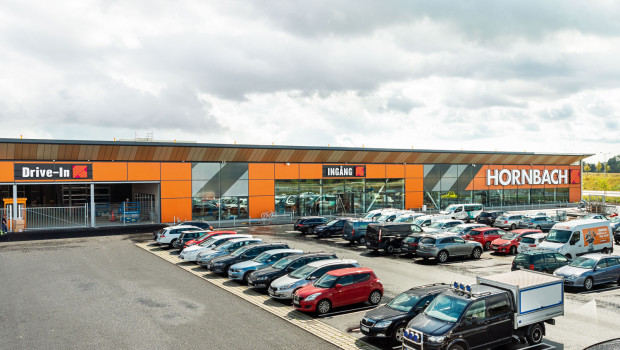 The new Hornbach store is a part of the retail centre “C4 Shopping” and has a retail space of a good 10 500 m².