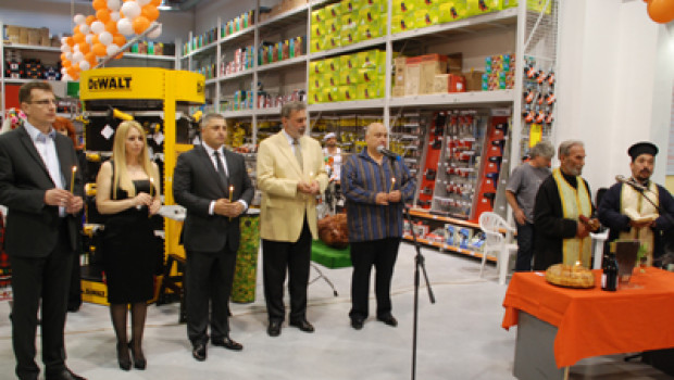 Proprietor Lyuben Milchev (3rd from left) declared the new store in Haskovo officially open with the blessing of the church.