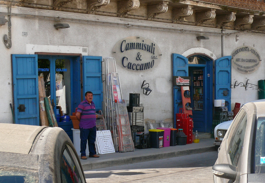 Italian hardware stores are open, m... diyinternational