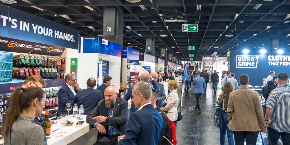 Conversations at the shelf: The DIY Boulevard simulates realistic retail sales situations. Conversations at the shelf: The DIY Boulevard simulates realistic retail sales situations.