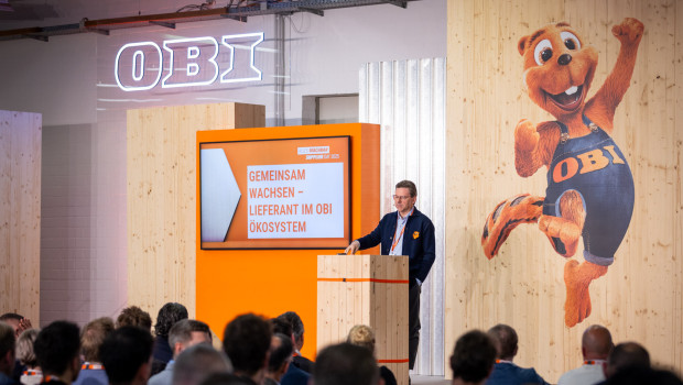 CCO Jochen Ludwig explained the glocal approach to purchasing at Obi's Supplier Day.