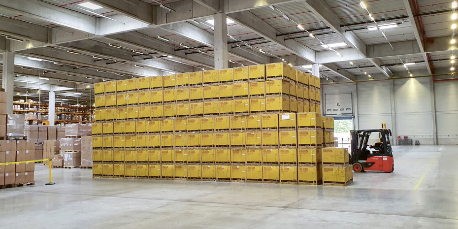 They call it their "grill wall": the Char-Broil goods are first checked at the Dachser warehouse in Malsch, then stored in block stacking.