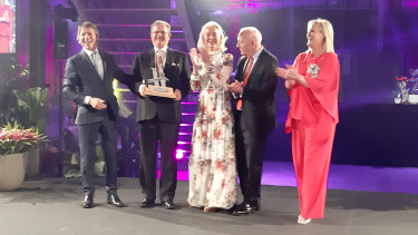 Global DIY-Lifetime Award presented to Carl Otto Løvenskiold Global DIY-Lifetime Award presented to Carl Otto Løvenskiold