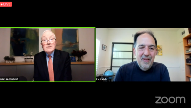 Ira Kalish (r.), Chief Global Economist at Deloitte, gave a “Global economic overview 2020” to his auditorium in the Global DIY-Network and answered to John Herbert's question.