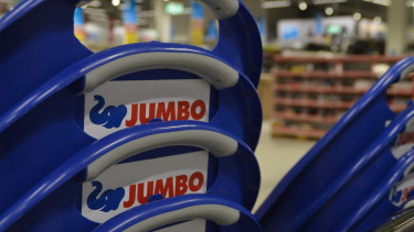Coop DIY chain Jumbo grows despite smaller floor space