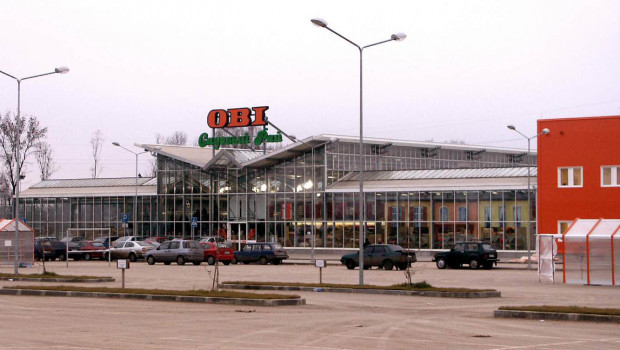 The retail area of each of the new stores amounts to 15 000 m².