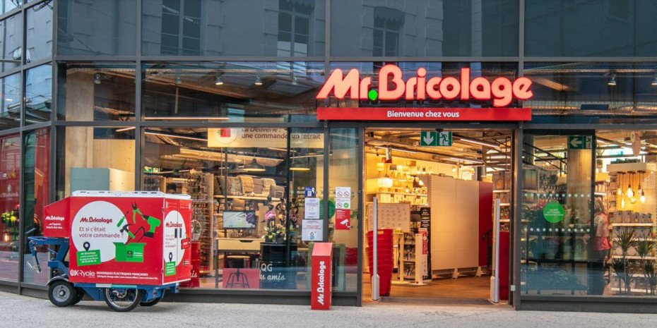 There are more than 300 stores affiliated to the Mr. Bricolage group.