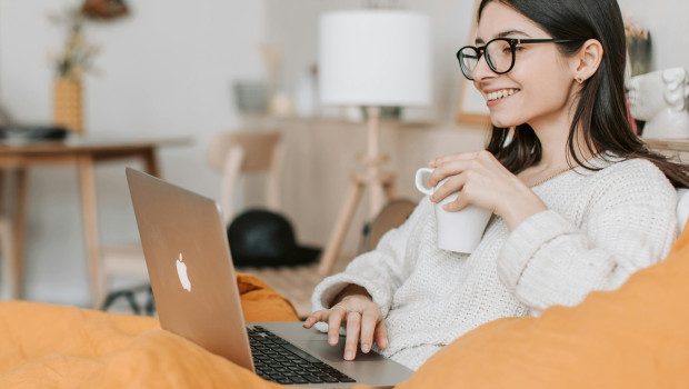 Being able to shop anywhere from the sofa - that's what end customers benefit from when buying online. 